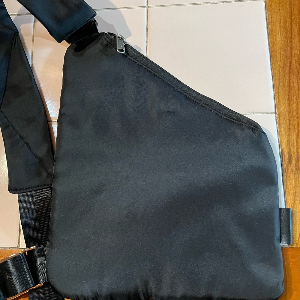 Wander Black Belt Bag - Picture 2 of 3